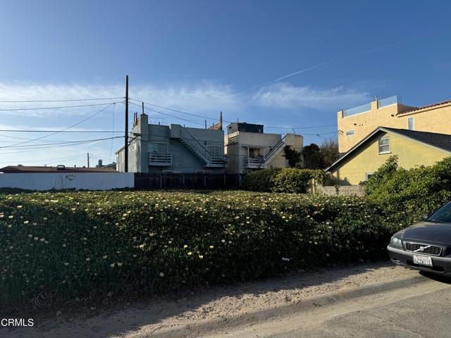145 Los Angeles Avenue, Oxnard CA: https://media.crmls.org/mediaz/2bde59d0-80b1-4236-9887-455cd8b54e42.jpg
