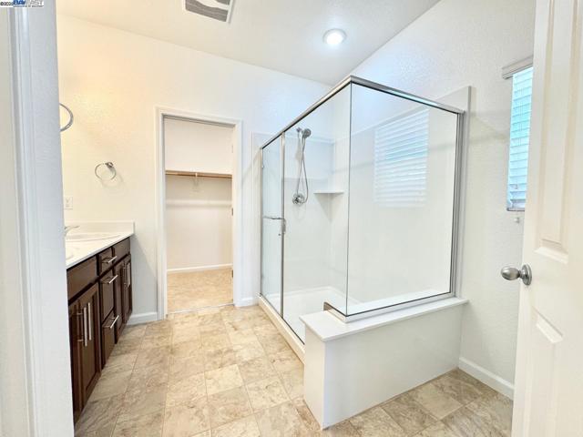 597 Pendragon St, Manteca CA: https://media.crmls.org/mediaz/2bde5fc6-9137-4e88-ba4f-71060e666260.jpg