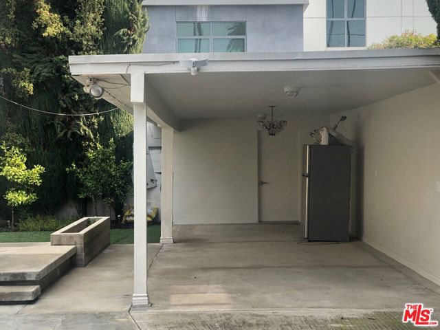 128 S Carson Road, Beverly Hills CA: https://media.crmls.org/mediaz/2bde8f35-9288-4d65-bd66-e649975b0090.jpg
