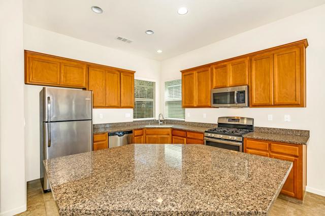 1149 Bellflower Way, Los Banos CA: https://media.crmls.org/mediaz/2bdeb6fd-6298-4a5b-ba3e-e55ffdac993a.jpg