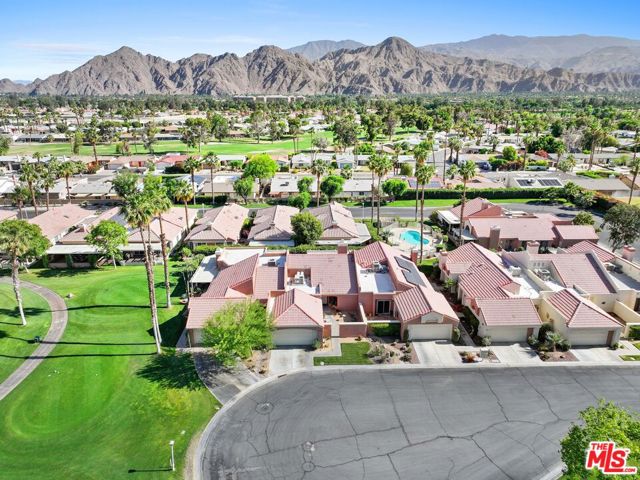 76645 Sheba Way, Palm Desert CA: https://media.crmls.org/mediaz/2bdeee8d-06cd-43ea-832b-35304a80ec9a.jpg