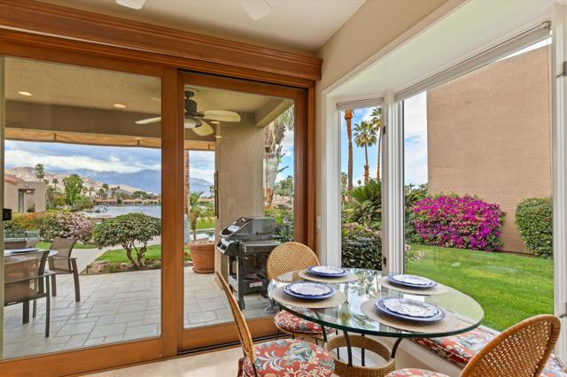 105 Lake Shore Drive, Rancho Mirage CA: https://media.crmls.org/mediaz/2bdef277-8b3a-4bbb-b067-1b2f7c6614cc.jpg