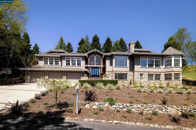 46 Merrill Circle N., Moraga CA: https://media.crmls.org/mediaz/2bdf4256-35ab-43f6-b172-c1c46a004714.jpg
