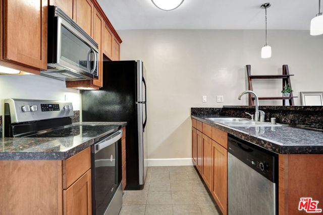 10982 Roebling Avenue, Los Angeles CA: https://media.crmls.org/mediaz/2bdf4fec-676d-4ee5-a390-76462f5d81e6.jpg