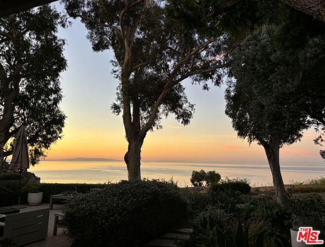 15419 Via De Las Olas, Pacific Palisades CA: https://media.crmls.org/mediaz/2bdf79f5-3b89-4792-af64-05a08a61b4b3.jpg