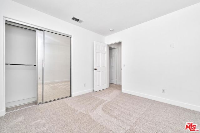 18802 Electra Court, Canyon Country CA: https://media.crmls.org/mediaz/2bdfa1d1-ec22-4744-a655-ed8568870800.jpg