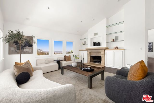 6 Bed Home for Sale in Los Angeles, California