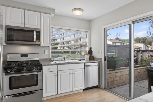 Detail Gallery Image 14 of 46 For 25702 Vista Fairways Dr, Valencia,  CA 91355 - 2 Beds | 2 Baths