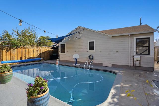 219 D Street, Redwood City CA: https://media.crmls.org/mediaz/2be0bfd0-e27c-4ac9-8a29-0972175ffe18.jpg