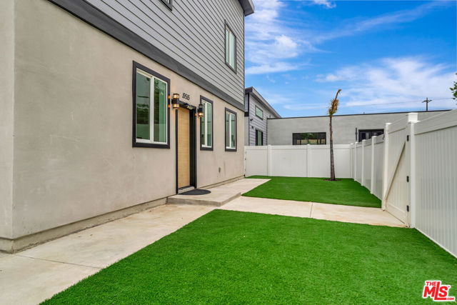19513 Cantara Street, Reseda CA: https://media.crmls.org/mediaz/2be0c2f5-04db-4b76-ab36-8db8d6712cf1.jpg