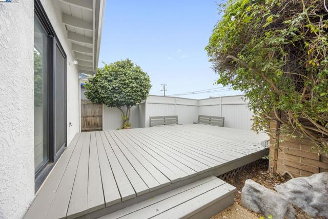 24626 Willimet Way, Hayward CA: https://media.crmls.org/mediaz/2be0ef88-9558-4142-8d33-5329aa703162.jpg