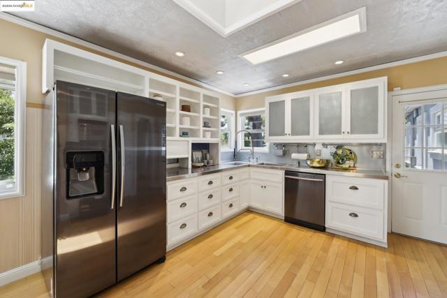 332 El Camino Real, Vallejo CA: https://media.crmls.org/mediaz/2be0f10d-a9d3-48d8-86fc-0648ba87d6e4.jpg