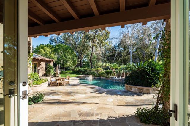 Detail Gallery Image 17 of 43 For 6627 Calle Ponte Bella, Rancho Santa Fe,  CA 92091 - 5 Beds | 6/1 Baths