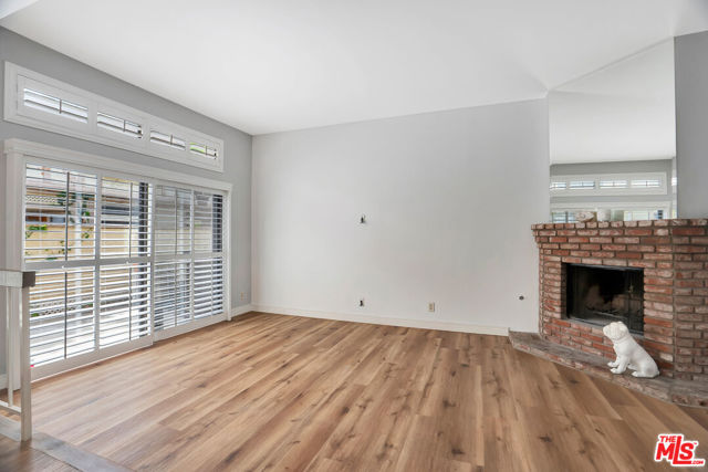 7100 Balboa Boulevard, 703 photo 2