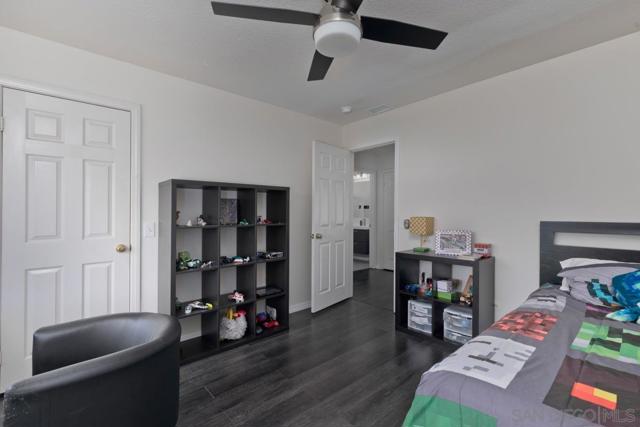 1889 Autumn Ln, Vista CA: https://media.crmls.org/mediaz/2be159f1-b11d-4b9e-b509-b8b75380e28c.jpg