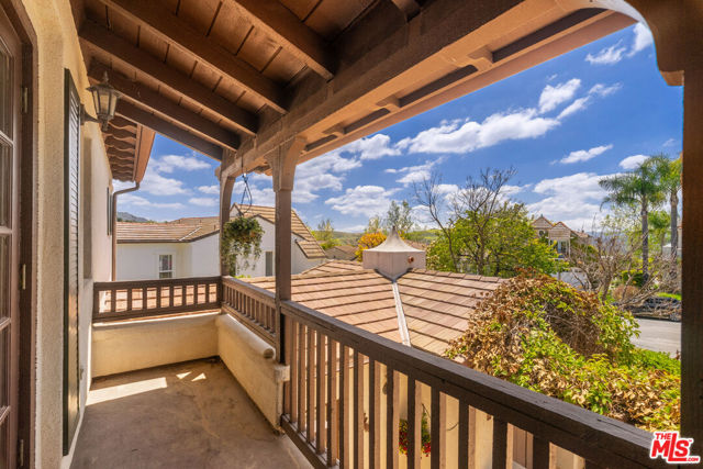 2321 Sunny Point Street, Thousand Oaks CA: https://media.crmls.org/mediaz/2be169d2-e66b-4124-9ef9-7d34a3e61053.jpg