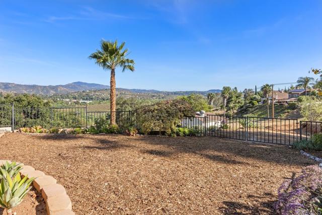 2873 Verda Avenue, Escondido CA: https://media.crmls.org/mediaz/2be1e830-d410-4819-b51f-bf8b39fc2696.jpg