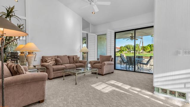 133 Torremolinos Drive, Rancho Mirage CA: https://media.crmls.org/mediaz/2be2d088-3607-4ae3-b23b-269311977c6e.jpg
