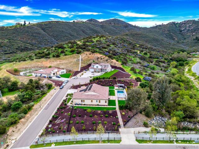 21992 Wilgen Rd, Escondido CA: https://media.crmls.org/mediaz/2be2dab7-1e76-4375-aa69-aba59538893d.jpg