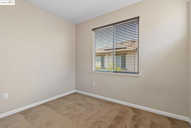 2218 Toscana Dr, Pittsburg CA: https://media.crmls.org/mediaz/2be2fe6f-972b-46ad-88b9-1b9f3950c820.jpg