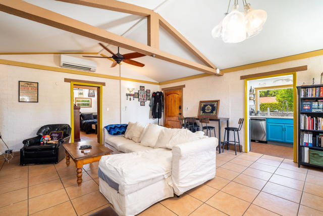 689 E Camino Parocela, Palm Springs CA: https://media.crmls.org/mediaz/2be30244-5f37-41fb-ad38-6ee8e34e429e.jpg