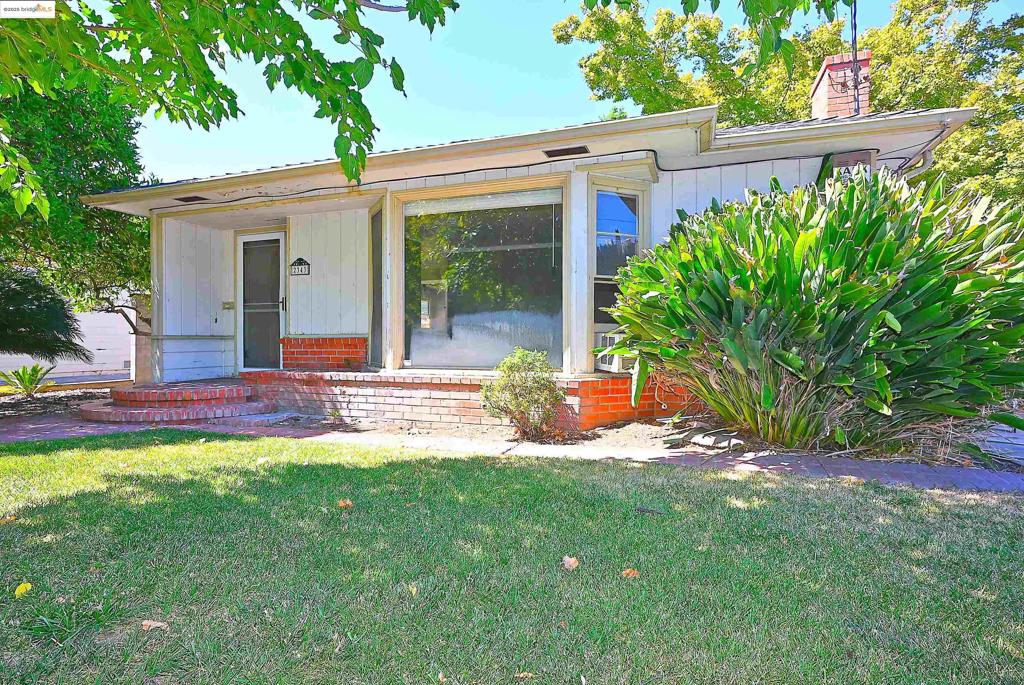 2343 Almond Ave