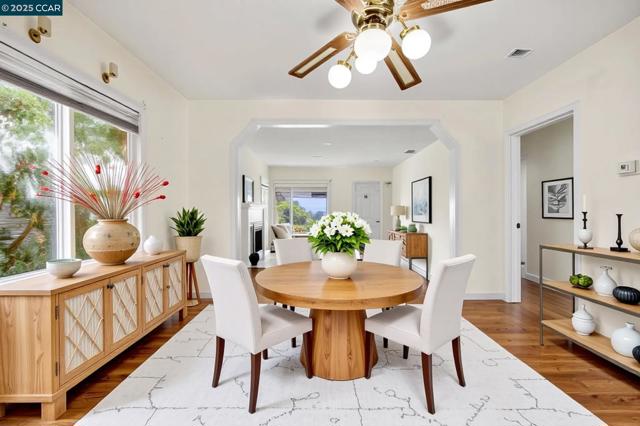 10536 Sheldon St, Oakland CA: https://media.crmls.org/mediaz/2be31dcc-e004-49ec-97f3-e511bcf6f9d2.jpg