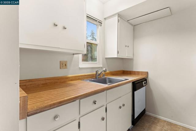 1560 Pine St, Concord CA: https://media.crmls.org/mediaz/2be39058-ffb5-43d9-9bc8-e47c508b1938.jpg