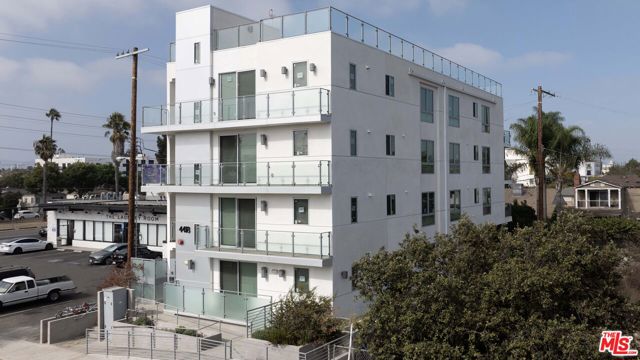 4418 S Slauson Avenue, Culver City CA: https://media.crmls.org/mediaz/2be4355f-8a8e-4f92-996d-72d77b70604f.jpg