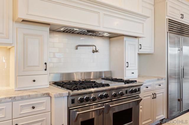 Image 20 of 69 For 8080 La Jolla Scenic Dr