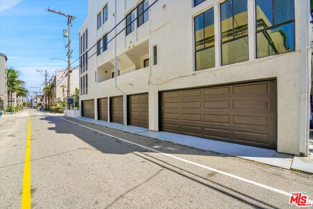 Image 46 of 58 For 14 Mast Street