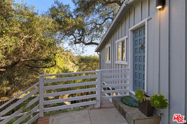 21936 Canon Drive, Topanga CA: https://media.crmls.org/mediaz/2be4d88f-40d0-4055-a7ba-3229123884ac.jpg