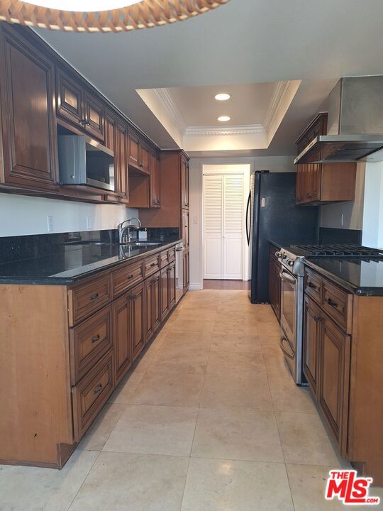 10409 Riverside Drive, 304 photo 2