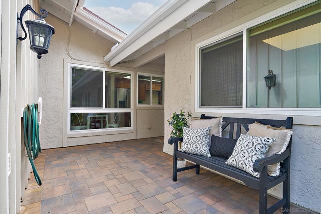 2162 Caminito Circulo Sur, La Jolla CA: https://media.crmls.org/mediaz/2be58677-7323-405a-be2b-50dbf8349cca.jpg