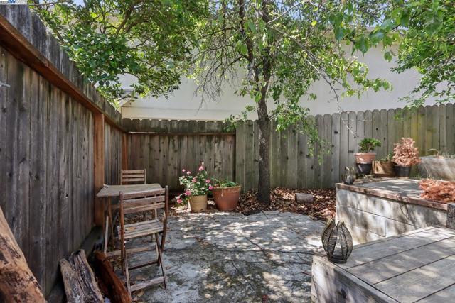 1101 Palm Avenue, Martinez CA: https://media.crmls.org/mediaz/2be5eeed-9b19-48d3-886e-c7338e9b14d3.jpg