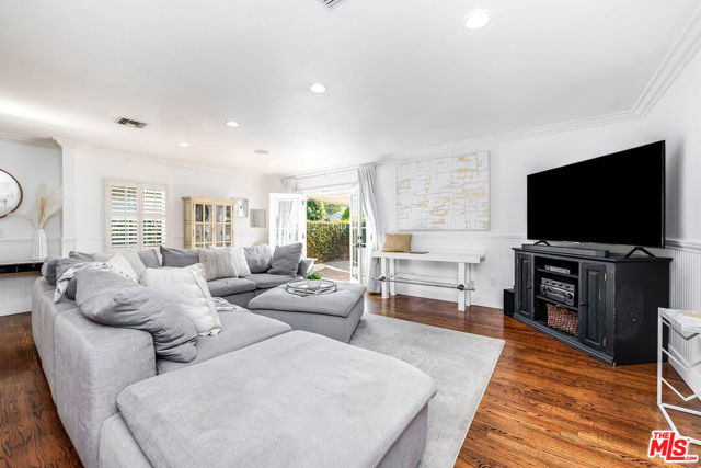 5711 Colbath Avenue, Valley Glen CA: https://media.crmls.org/mediaz/2be60a6c-42ef-4419-bd64-ac8e0721f0cb.jpg