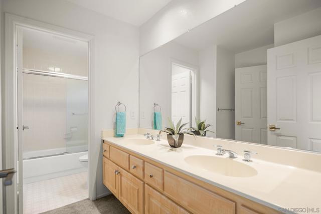 13358 Twin Circle Ct, Poway CA: https://media.crmls.org/mediaz/2be87058-6f5c-4fed-9a63-bced93372620.jpg