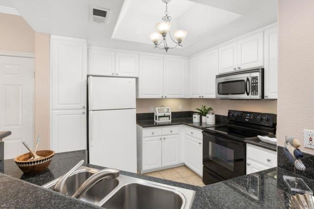4165 Executive Dr, La Jolla CA: https://media.crmls.org/mediaz/2be8c34c-d516-42b0-9750-7da92246533a.jpg