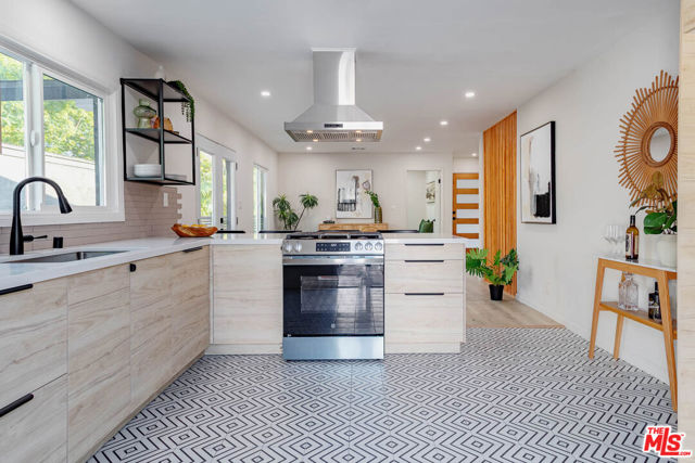 219 Joy Street, Los Angeles CA: https://media.crmls.org/mediaz/2be8e1da-a3c7-429d-a839-315b6f9ecc1f.jpg