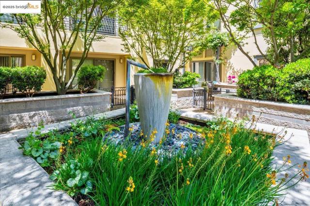 438 W Grand Ave, Oakland CA: https://media.crmls.org/mediaz/2be9042c-ebff-4f97-96bd-8ec49e07d0c0.jpg