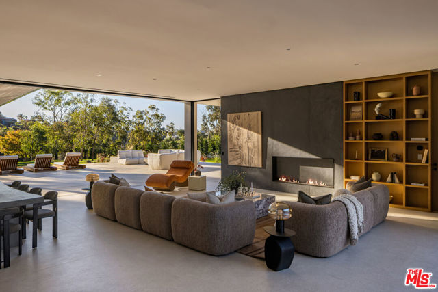 29200 Larkspur Lane, Malibu CA: https://media.crmls.org/mediaz/2be90c8d-a93d-4a7c-a60d-263efdf01505.jpg