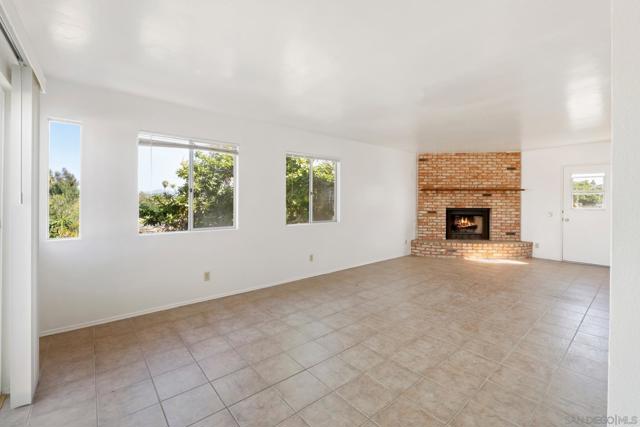 965 Highland Drive, Vista CA: https://media.crmls.org/mediaz/2bea0c35-73d9-4794-8117-3f41540f395d.jpg