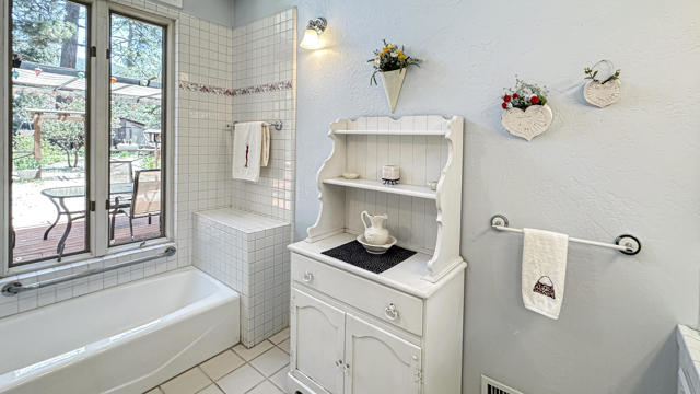 26748 Mcmahan, Idyllwild CA: https://media.crmls.org/mediaz/2beabfa3-9a49-42ac-8fb1-03893ea51515.jpg