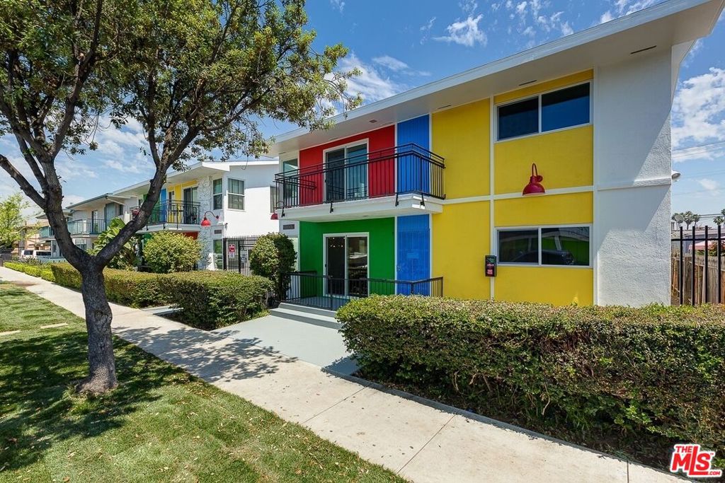 1854 Pine Avenue #8