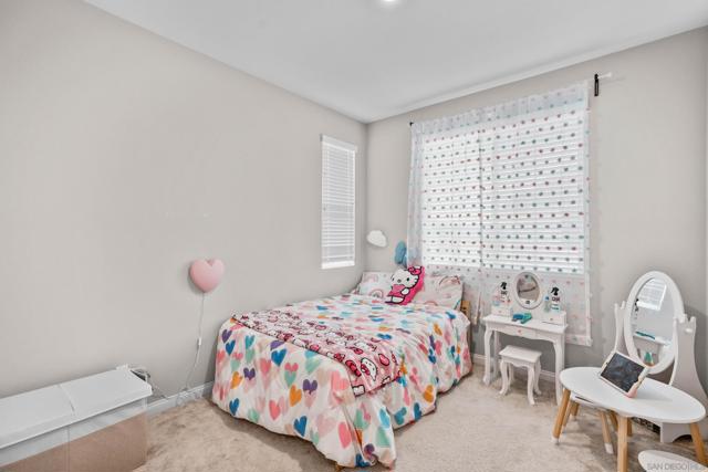 2098 Bluestone Cir, Chula Vista CA: https://media.crmls.org/mediaz/2beb800e-74fa-4c14-8794-2bacf490f0ee.jpg