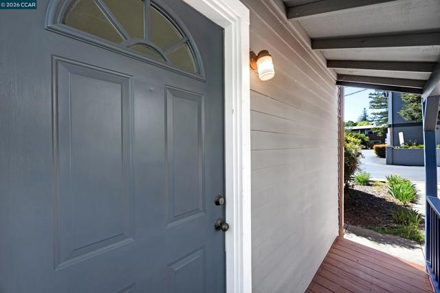 940 East St, Lafayette CA: https://media.crmls.org/mediaz/2bebc5f5-58bb-4c66-b622-54c2eba431ab.jpg