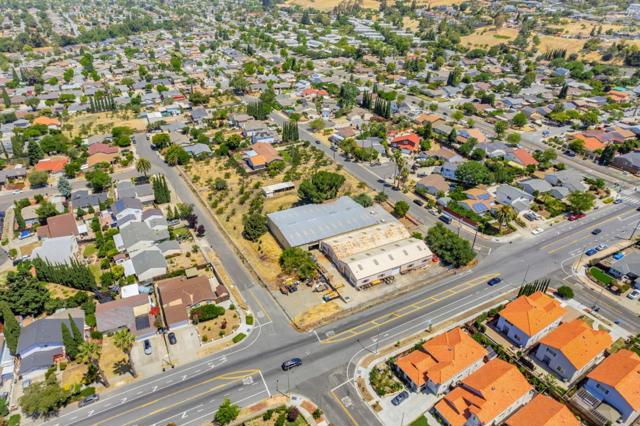 1545 Stone Creek Drive, San Jose CA: https://media.crmls.org/mediaz/2bec3de8-ebbf-4498-bd07-fd7d579434a5.jpg