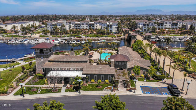 1524 Seabridge Lane, Oxnard CA: https://media.crmls.org/mediaz/2bec4784-81cc-4d67-b7f4-54dbb49d4463.jpg