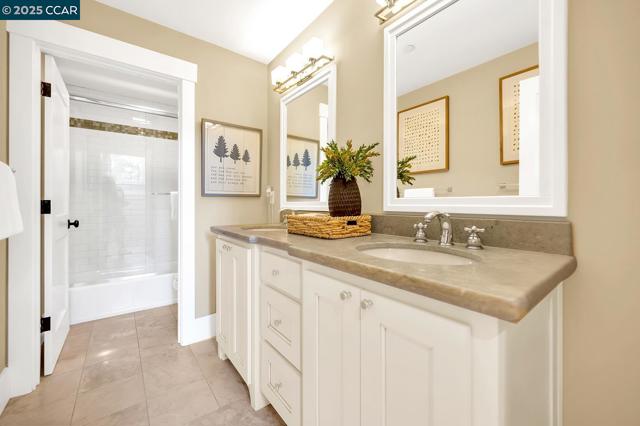 691 Old Jonas Hill Rd, Lafayette CA: https://media.crmls.org/mediaz/2bec8eb3-6a07-43c0-ac3a-867f71717901.jpg