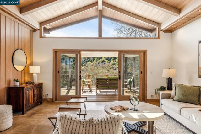 2160 Ridgewood Rd, Alamo CA: https://media.crmls.org/mediaz/2becb679-248e-4b7e-8638-05844d032c05.jpg